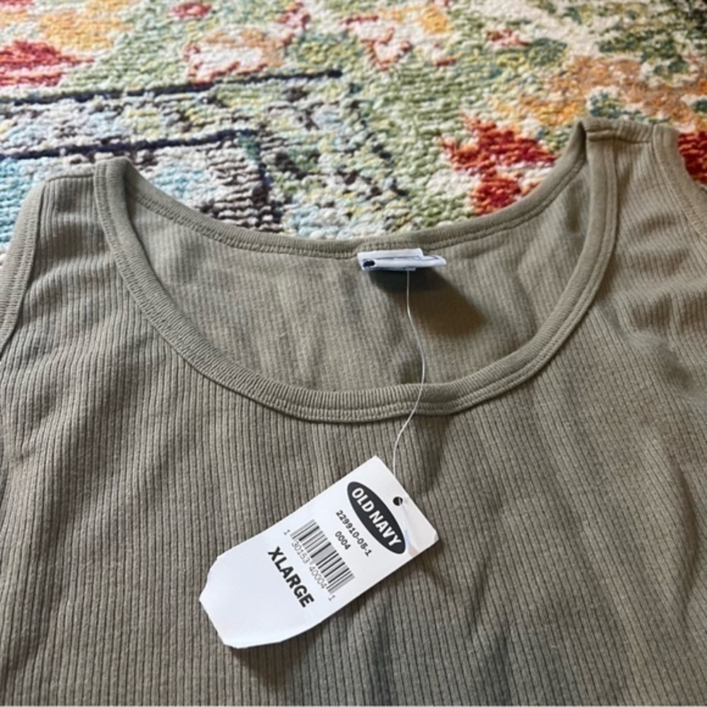 New early 2000’s brown cream Old Navy mens tank top - Picture 2 of 8